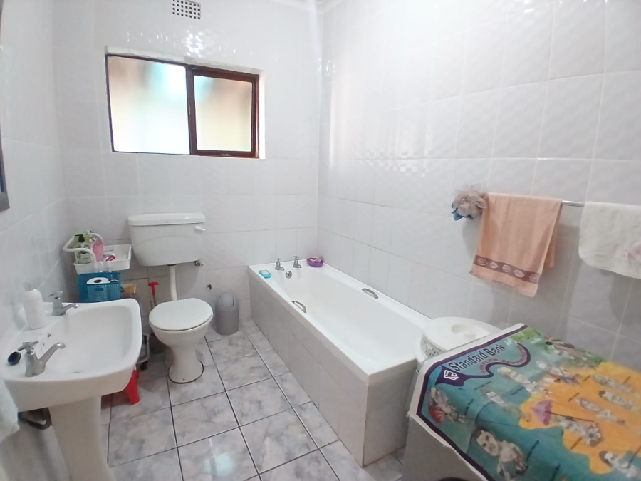3 Bedroom Property for Sale in Silversands Western Cape